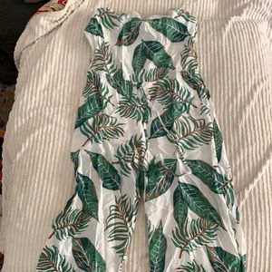 Sleeveless jumpsuit with pockets!